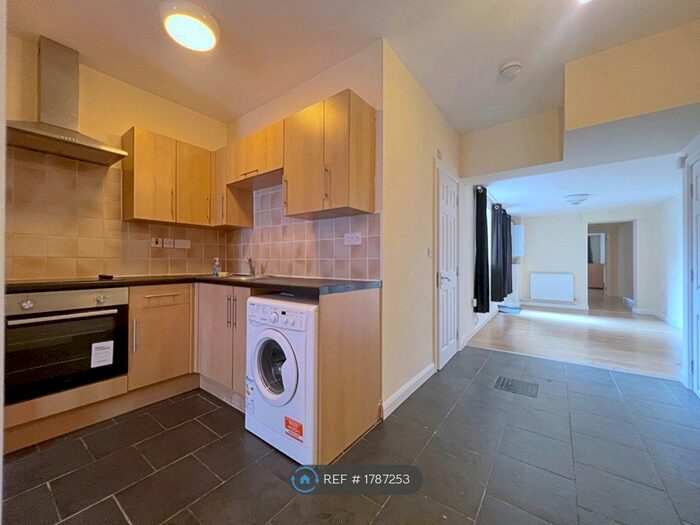 2 Bedroom Flat To Rent In Oxford Road, Reading, RG30