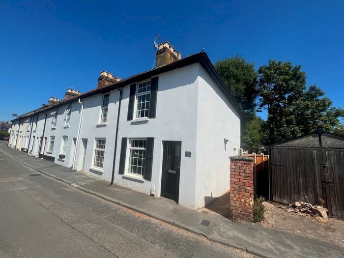 2 Bedroom End Of Terrace House To Rent In Albert Road, Englefield Green, Egham, TW20