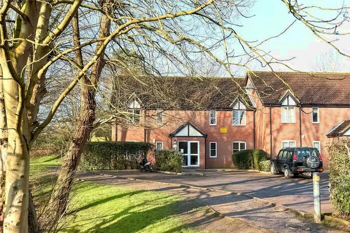 2 Bedroom Apartment To Rent In Admirals Court, Rose Kiln Lane, Reading, Berkshire, RG1