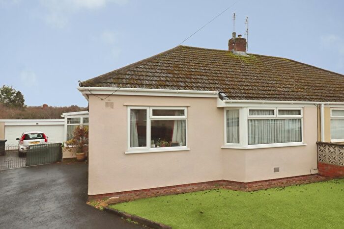 2 Bedroom Bungalow For Sale In Beachgrove Gardens, Fishponds, Bristol, BS16