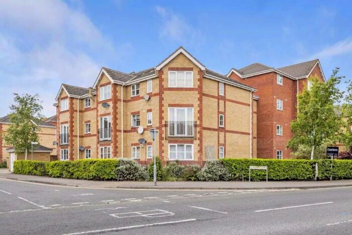 2 Bedroom Flat To Rent In Winery Lane, Kingston Upon Thames, KT1