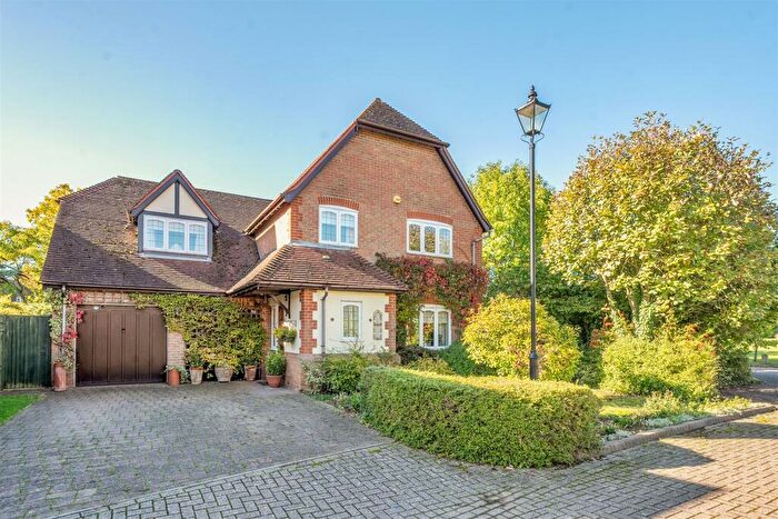 5 Bedroom Detached House For Sale In Fishers Close, Great Barford, MK44