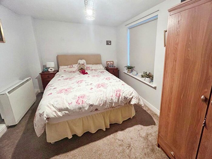 2 Bedroom Flat For Sale In Ellesmere Lodge, Ellesmere Road, Monton, M30