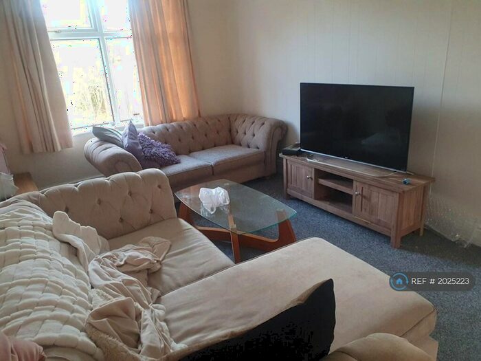 3 Bedroom Semi-Detached House To Rent In Rotherham, Rotherham, S60