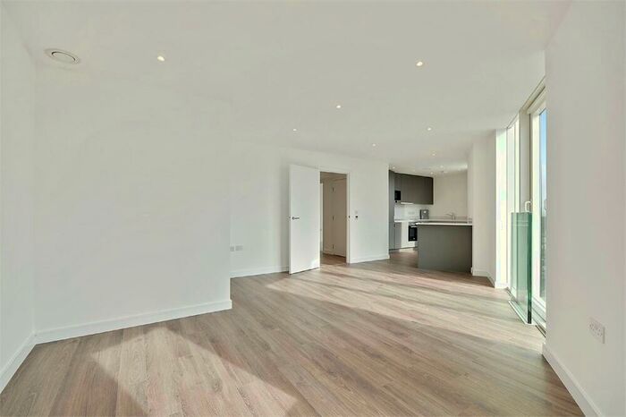 2 Bedroom Apartment To Rent In Pinnacle Apartments, Saffron Central Square, Croydon, CR0