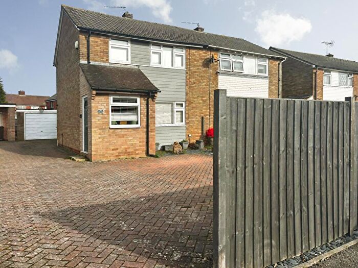 3 Bedroom End Of Terrace House For Sale In Baird Avenue, Basingstoke, RG22