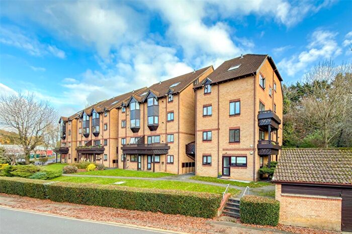 1 Bedroom Apartment For Sale In Hawkshill, Dellfield, St. Albans, Hertfordshire, AL1