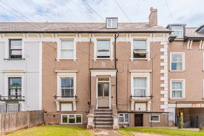 2 Bedroom Flat For Sale In Holmesdale Road, South Norwood, London, SE25