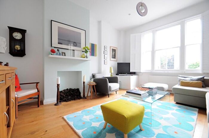 2 Bedroom Maisonette For Sale In Friary Road, London, SE15
