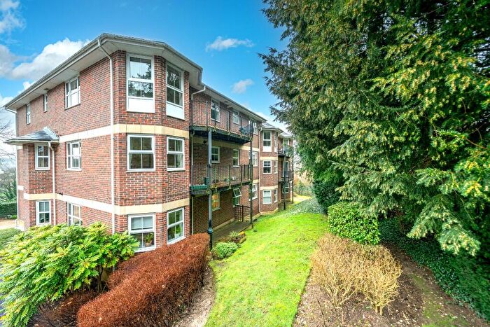 2 Bedroom Apartment For Sale In Chesham Road, Berkhamsted, Hertfordshire, HP4