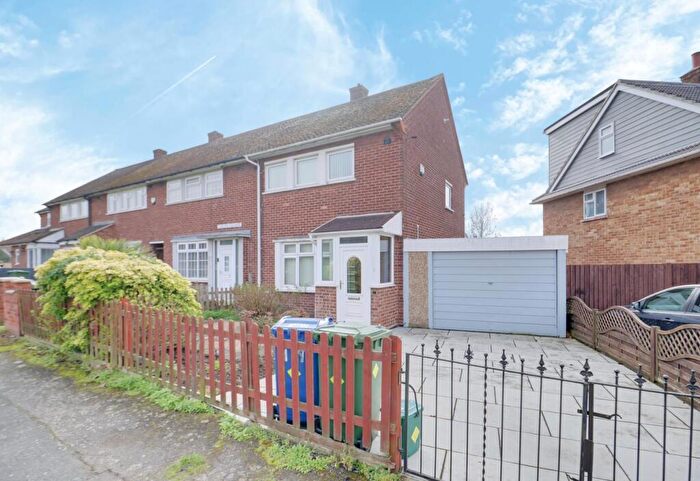 3 Bedroom End Of Terrace House For Sale In Cullen Square, South Ockendon, RM15
