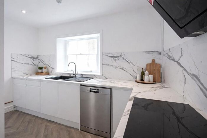 1 Bedroom Flat To Rent In Priory Street, Monmouth, NP25