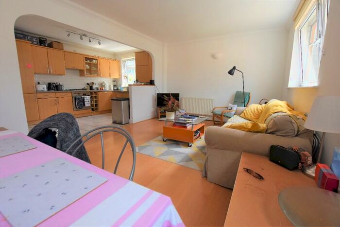 2 Bedroom Flat To Rent In Moreland Street, London, EC1V