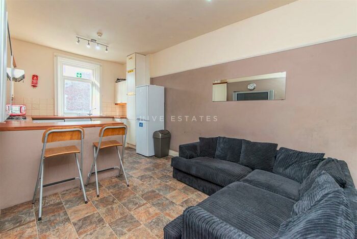 5 Bedroom Maisonette To Rent In Mistletoe Road, Jesmond, Newcastle Upon Tyne, NE2