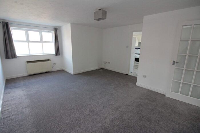 2 Bedroom Flat To Rent In Harper Close, London, N14