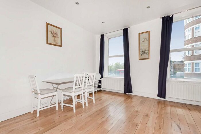 4 Bedroom Flat To Rent In Askew Road, London, W12