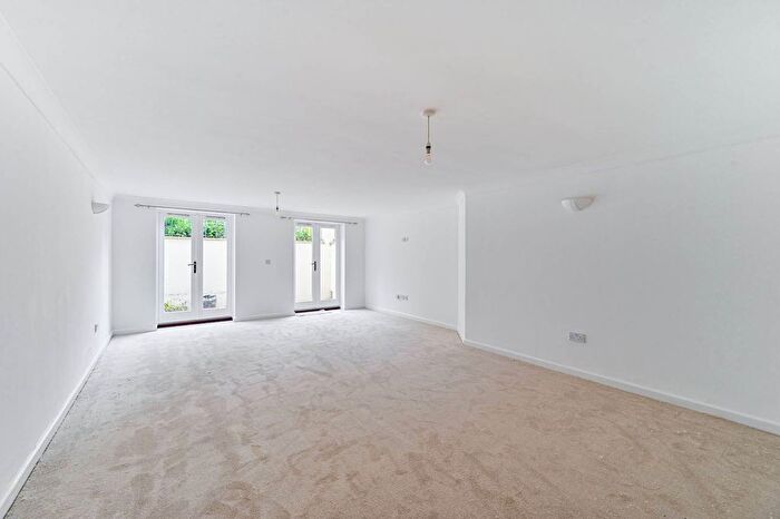 2 Bedroom Flat To Rent In Bass Mews, East Dulwich, SE22