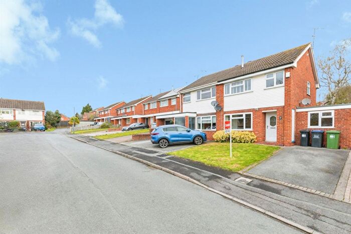 3 Bedroom Semi Detached House For Sale In Yardley Close, Warwick, CV34