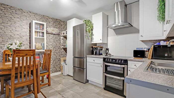 2 Bedroom Flat For Sale In Mason's Ave, Croydon, CR0