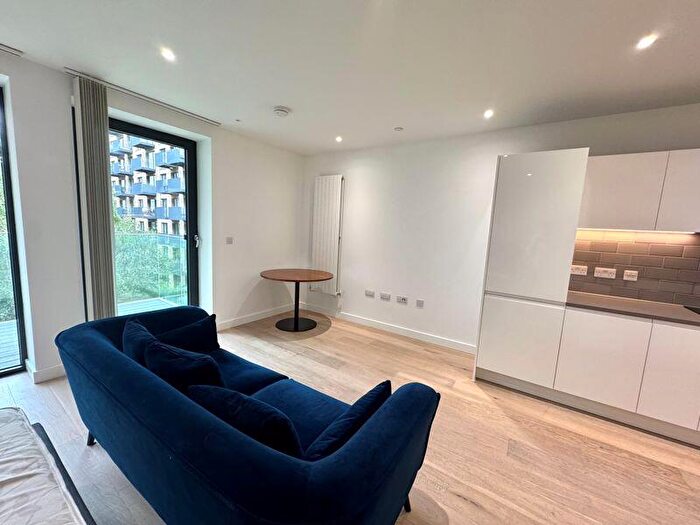 Flat To Rent In Caravel House, Rendal Way, Silvertown, E16