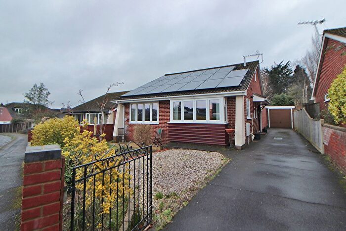 4 Bedroom Detached House For Sale In Heath Close, Horndean, PO8