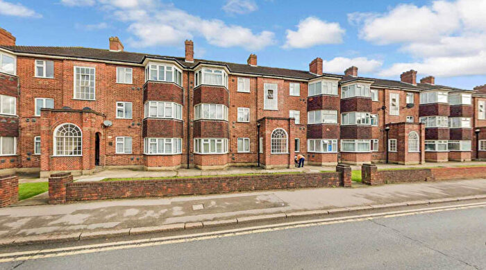 2 Bedroom Flat To Rent In Masons Avenue, Harrow Weald, Harrow, HA3