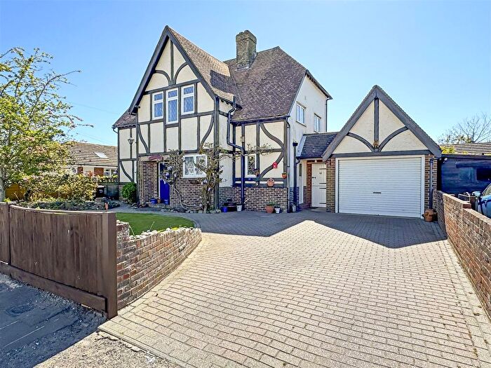 3 Bedroom Detached House For Sale In Rope Walk, Littlehampton, BN17