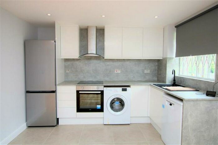 1 Bedroom Flat To Rent In Windmill Drive, Cricklewood, NW2