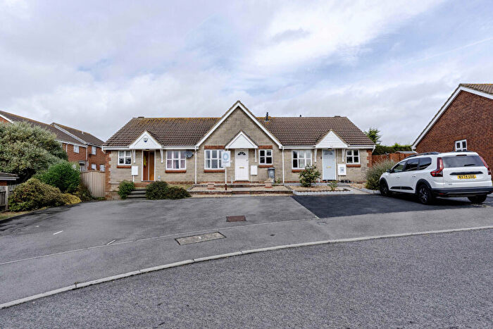 2 Bedroom Bungalow For Sale In Badger Rise, Portishead, BS20
