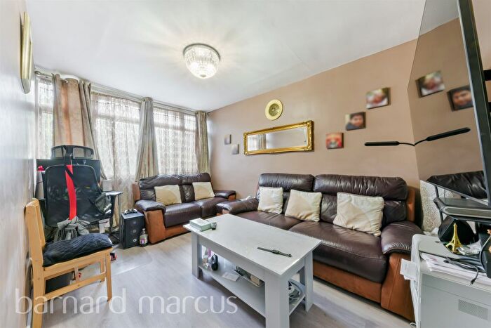 4 Bedroom Terraced House For Sale In Swanwick Close, London, SW15