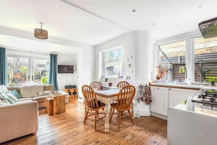 2 Bedroom Flat To Rent In Lausanne Road, Harringay, London, N8