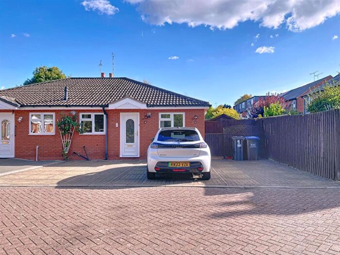 2 Bedroom Semi-Detached Bungalow To Rent In Bertie Road, Kenilworth, CV8
