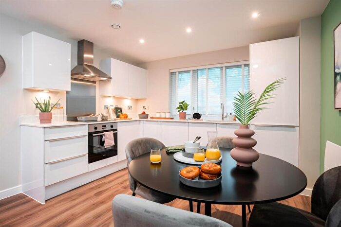 3 Bedroom Apartment For Sale In Flat, Carters Court, Reading, RG1