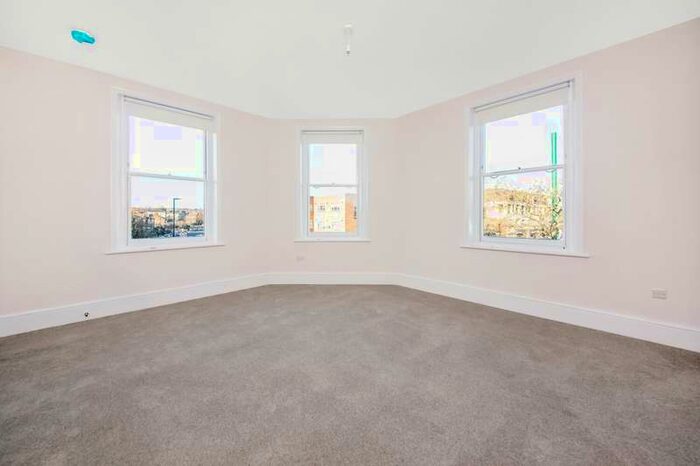 3 Bedroom Apartment To Rent In Park Hall Road, Dulwich, London, SE21