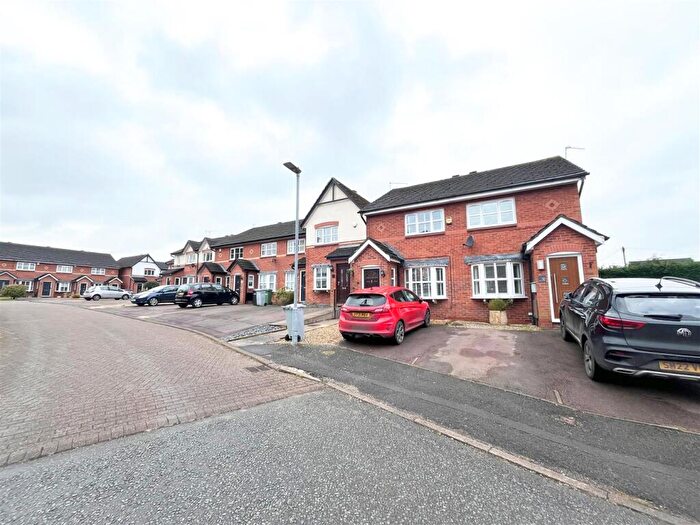 2 Bedroom Mews To Rent In Ambleside Close, Macclesfield, SK11