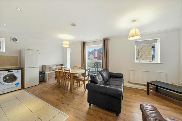 2 Bedroom Flat To Rent In West Lodge, Britannia Village, E16