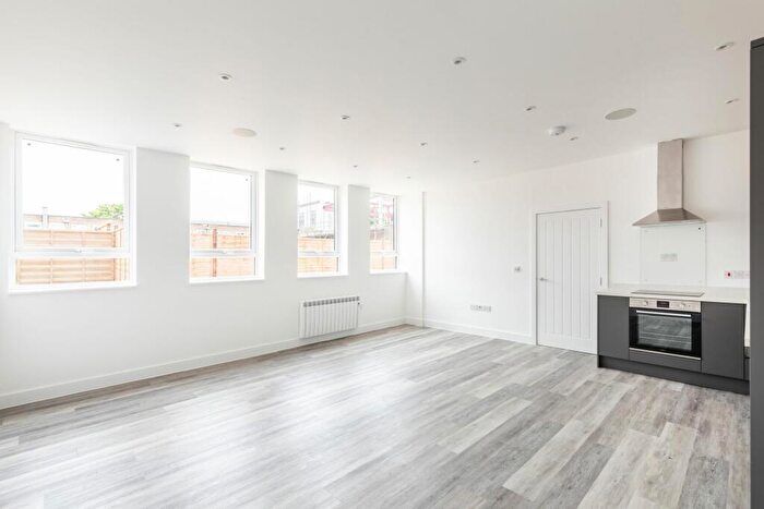 1 Bedroom Flat To Rent In Queens Square, Crawley, RH10