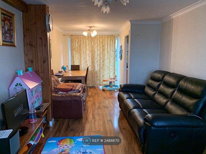 3 Bedroom Semi-Detached House To Rent In Market Lane, Langley, Slough, SL3