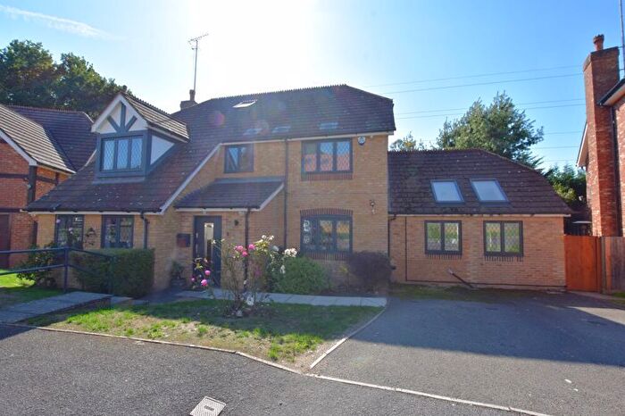 6 Bedroom Detached House For Sale In The Oaks, Watford, WD19