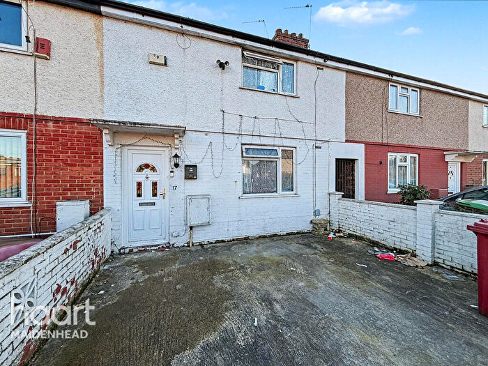 3 Bedroom Terraced House For Sale In Granville Avenue, Slough, SL2