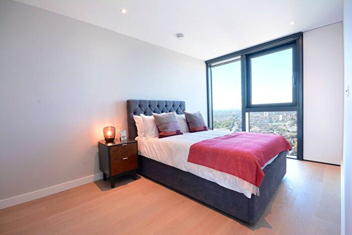 2 Bedroom Flat To Rent In Elephant Amp; Castle, Elephant And Castle, London, SE11