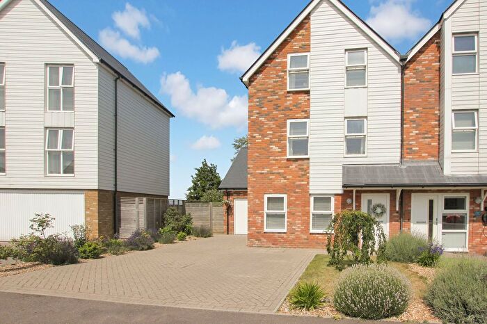 4 Bedroom Semi-Detached House For Sale In Pippin Close, New Romney, TN28