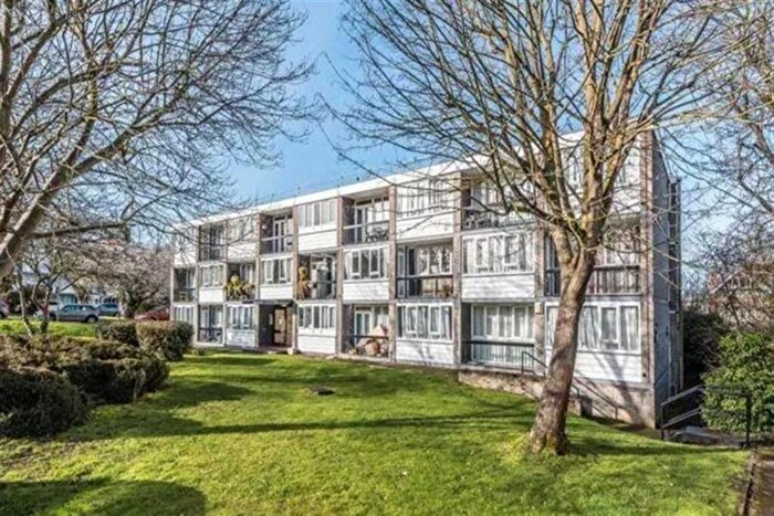 Flat To Rent In Ashbourne Court, Ashbourne Close, Woodside Park, N12