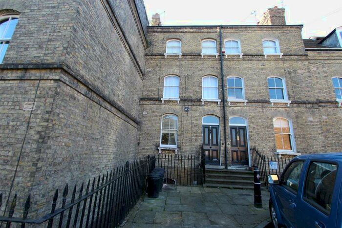 1 Bedroom Flat To Rent In The Terrace Rochester Kent, ME1