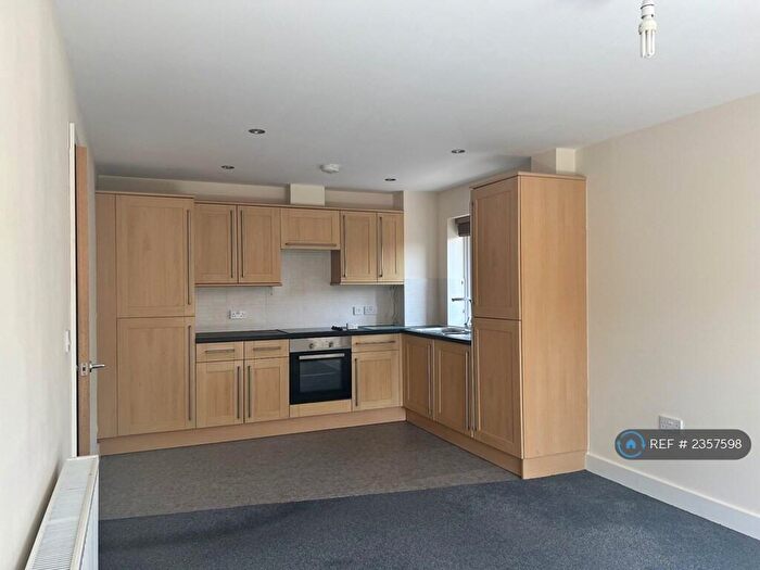 2 Bedroom Flat To Rent In Highcliffe House, Highcliffe, Christchurch, BH23