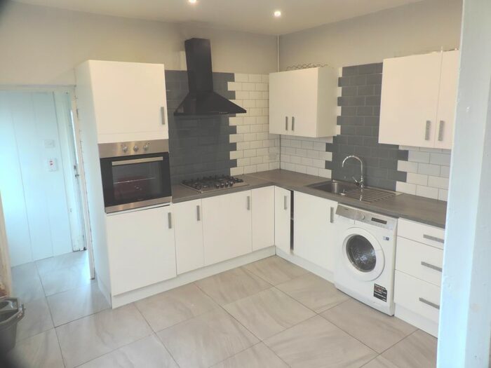 2 Bedroom Flat To Rent In Albany Road, Cardiff, CF24