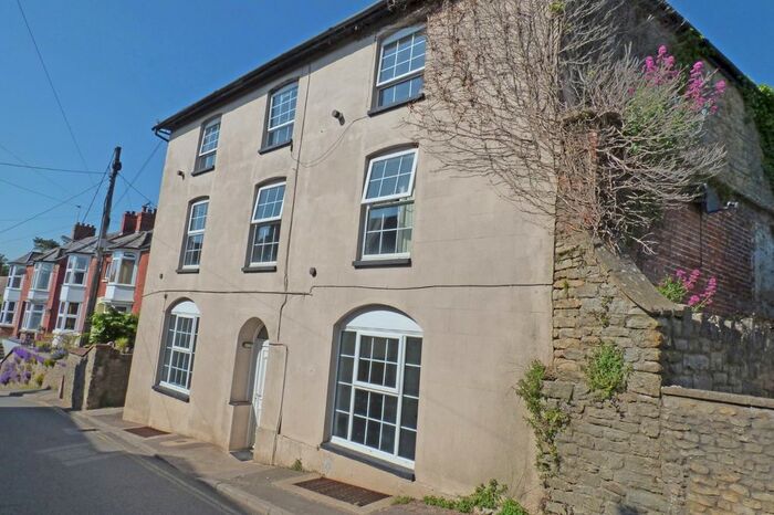 2 Bedroom Flat To Rent In North Street, Wincanton, BA9