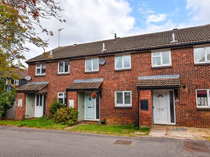 3 Bedroom Terraced House For Sale In Hampton Court Close, Towcester, NN12
