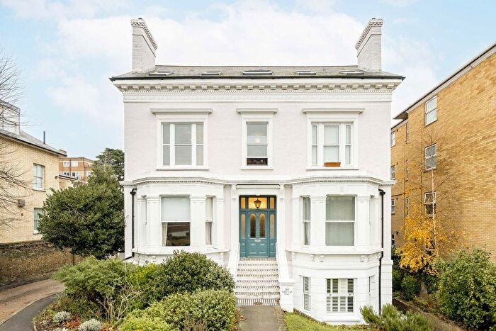 2 Bedroom Flat For Sale In Upper Richmond Road, London, SW15