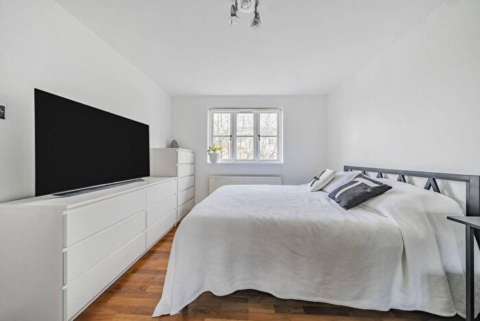 1 Bedroom Flat For Sale In Brompton Park Crescent, West Brompton, London, SW6